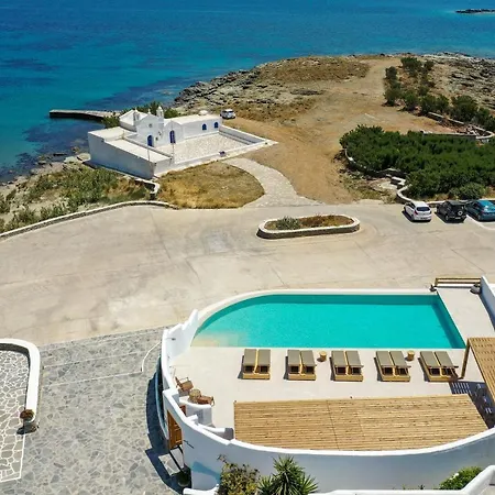 Cavos מלון דירות 4*